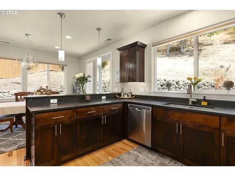 1699 NE Rocky Drive Roseburg OR 97470