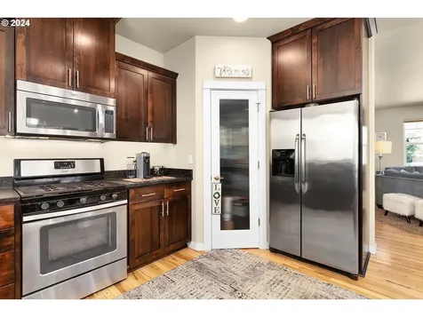 1699 NE Rocky Drive Roseburg OR 97470