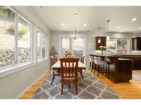 1699 NE Rocky Drive Roseburg OR 97470