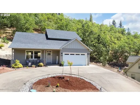 1699 NE Rocky Drive Roseburg OR 97470