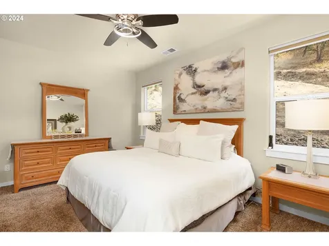 1699 NE Rocky Drive Roseburg OR 97470