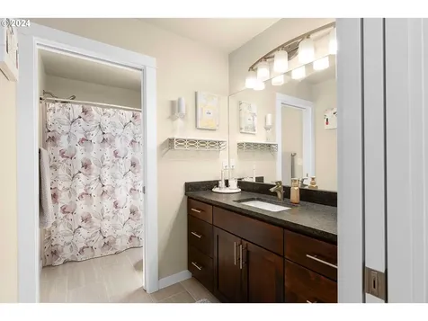 1699 NE Rocky Drive Roseburg OR 97470