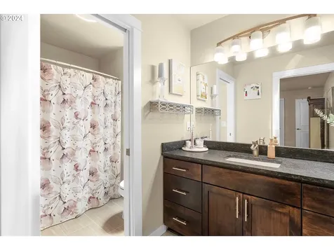 1699 NE Rocky Drive Roseburg OR 97470