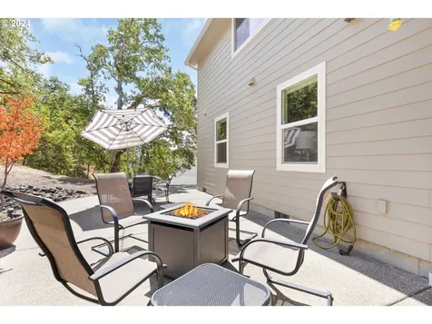 1699 NE Rocky Drive Roseburg OR 97470