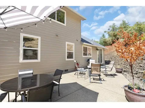 1699 NE Rocky Drive Roseburg OR 97470