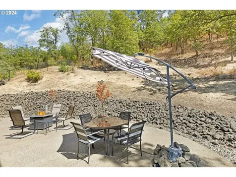 1699 NE Rocky Drive Roseburg OR 97470