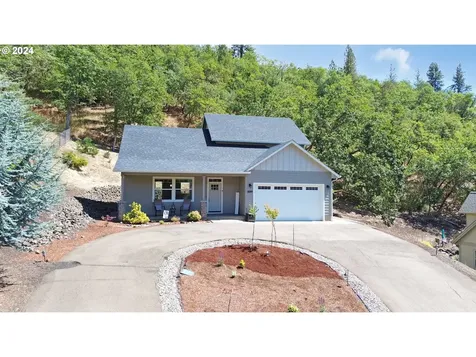 1699 NE Rocky Drive Roseburg OR 97470