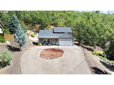 1699 NE Rocky Drive Roseburg OR 97470