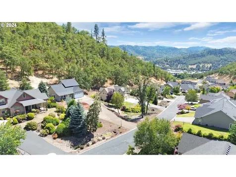 1699 NE Rocky Drive Roseburg OR 97470