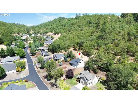 1699 NE Rocky Drive Roseburg OR 97470