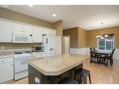 2830 Fillmore Avenue NW Salem OR 97304