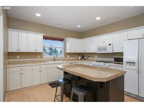 2830 Fillmore Avenue NW Salem OR 97304