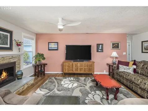 1733 Avon Way Forest Grove OR 97116