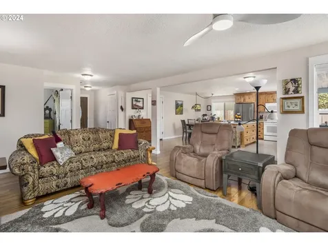 1733 Avon Way Forest Grove OR 97116