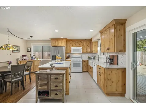1733 Avon Way Forest Grove OR 97116