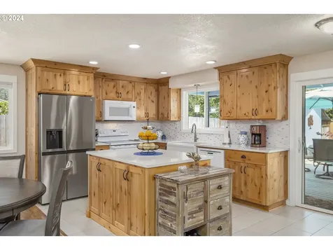 1733 Avon Way Forest Grove OR 97116