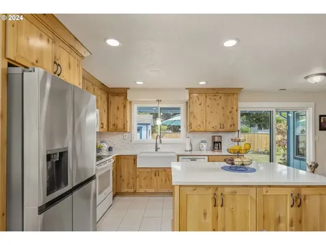 1733 Avon Way Forest Grove OR 97116