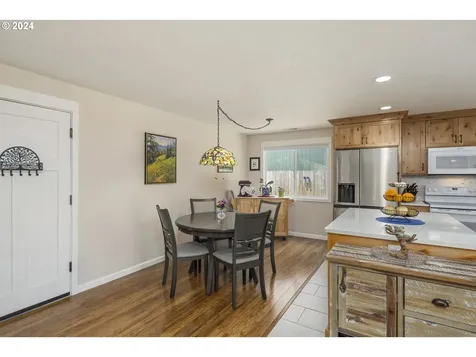 1733 Avon Way Forest Grove OR 97116