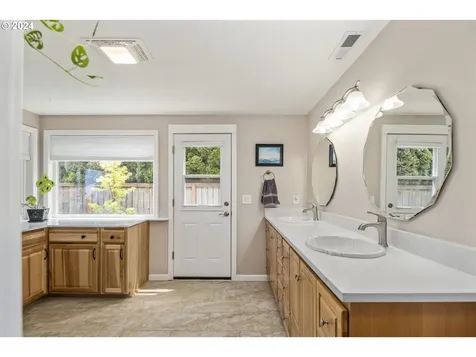 1733 Avon Way Forest Grove OR 97116
