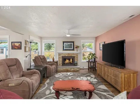 1733 Avon Way Forest Grove OR 97116