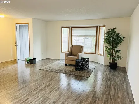 809 Se 74th Avenue Hillsboro OR 97123
