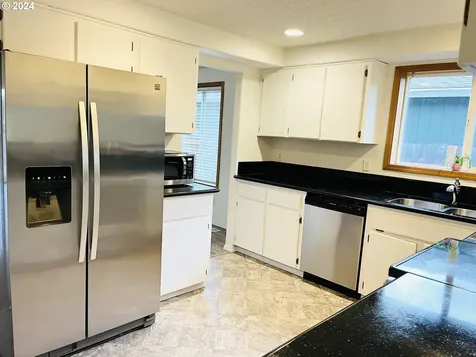 809 Se 74th Avenue Hillsboro OR 97123