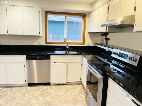 809 Se 74th Avenue Hillsboro OR 97123