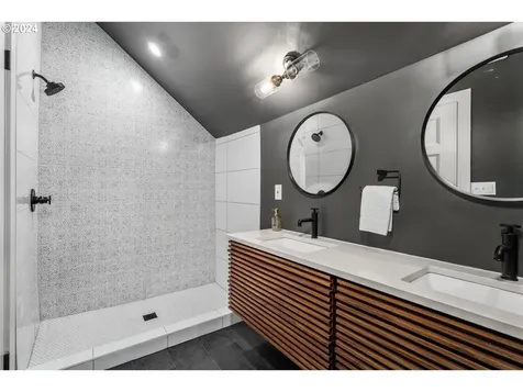 5104 NE 24th Avenue Portland OR 97211