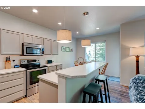 15805 Sw Redstone Drive Beaverton OR 97007