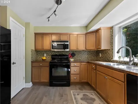 714 Se 40th Street Troutdale OR 97060
