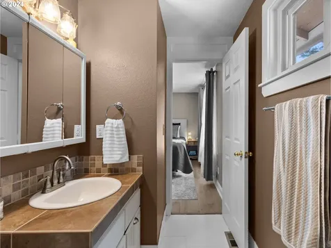 714 Se 40th Street Troutdale OR 97060