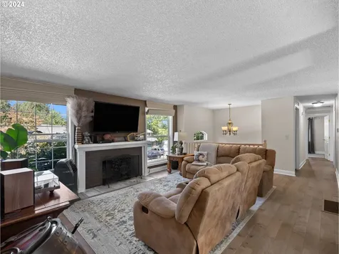 714 Se 40th Street Troutdale OR 97060
