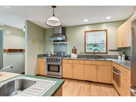 10750 SW Boones Ferry Road Portland OR 97219