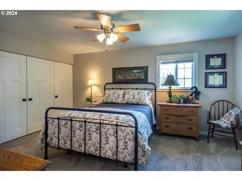 806 Touchstone Lane Roseburg OR 97471
