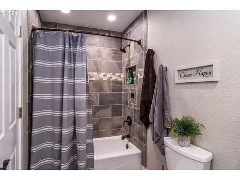 806 Touchstone Lane Roseburg OR 97471
