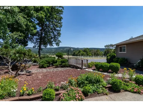806 Touchstone Lane Roseburg OR 97471