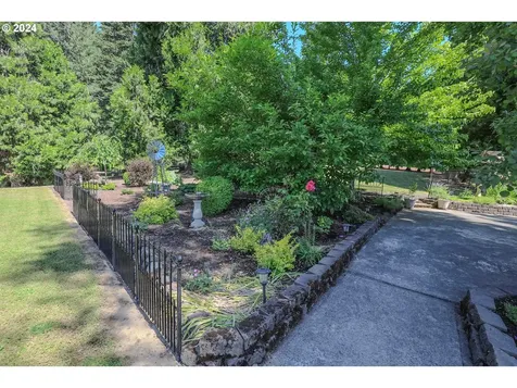 806 Touchstone Lane Roseburg OR 97471