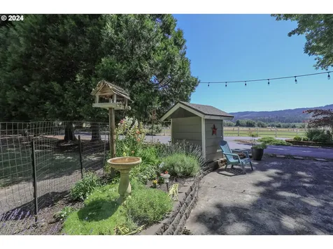 806 Touchstone Lane Roseburg OR 97471