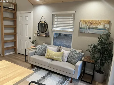 806 Touchstone Lane Roseburg OR 97471
