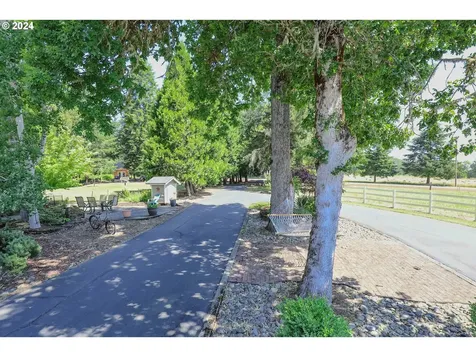 806 Touchstone Lane Roseburg OR 97471