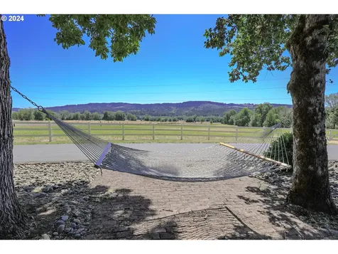 806 Touchstone Lane Roseburg OR 97471