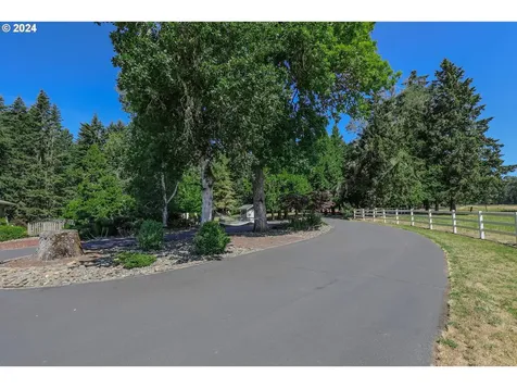 806 Touchstone Lane Roseburg OR 97471