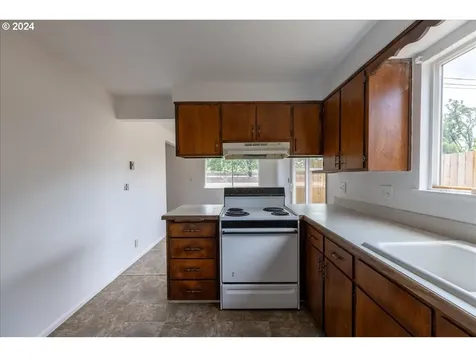 1804 14th Street Springfield OR 97477