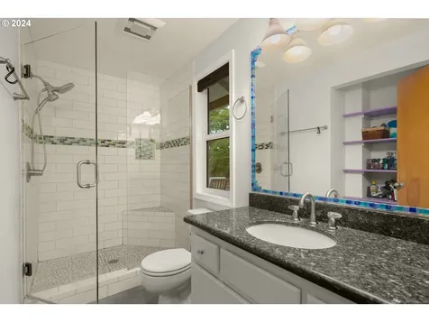 560 NE Paloma Avenue Gresham OR 97030