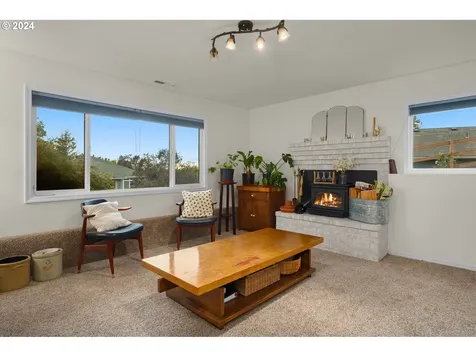 560 NE Paloma Avenue Gresham OR 97030