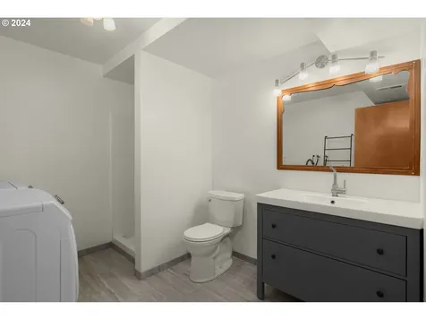 560 NE Paloma Avenue Gresham OR 97030
