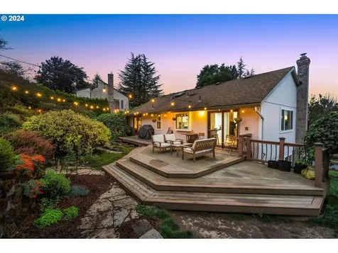 560 NE Paloma Avenue Gresham OR 97030