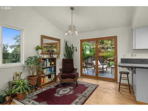 560 NE Paloma Avenue Gresham OR 97030