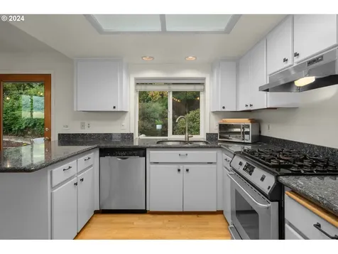 560 NE Paloma Avenue Gresham OR 97030