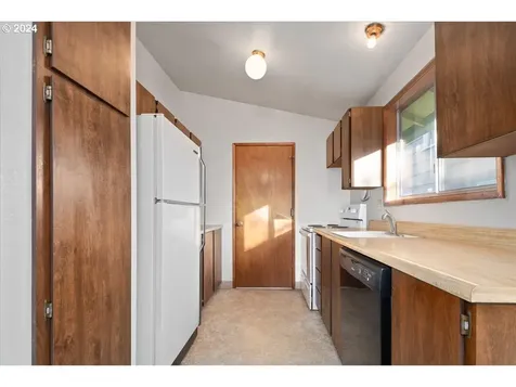 5802 SE Schiller Street Portland OR 97206